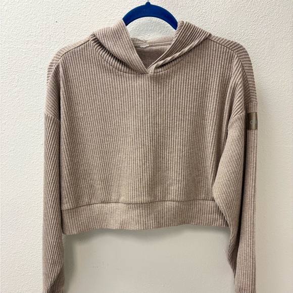 Alo Yoga Muse Sweatshirt. Tan, size Small - Picture 2 of 10
